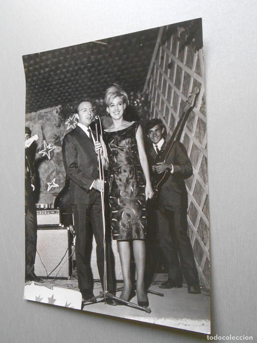 Fotos de Cantantes: FOTO de - JEZABEL Y FINDER&acute;S - 13 x 18 cms.