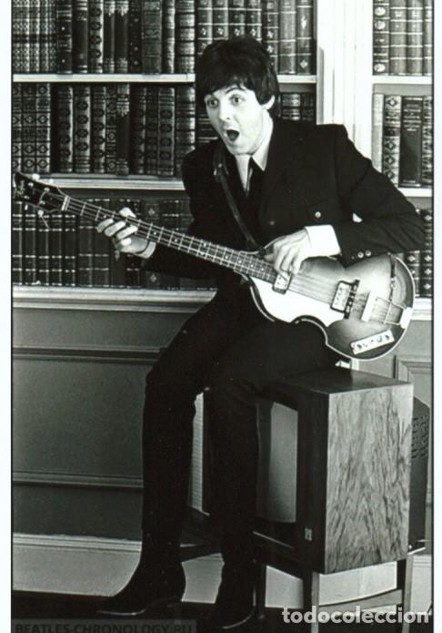 Fotos de Cantantes: THE BEATLES : PAUL EN EL BAJO EN UNA ESCENA de HELP!- REPRO FOTO -COLECCIONISTAS