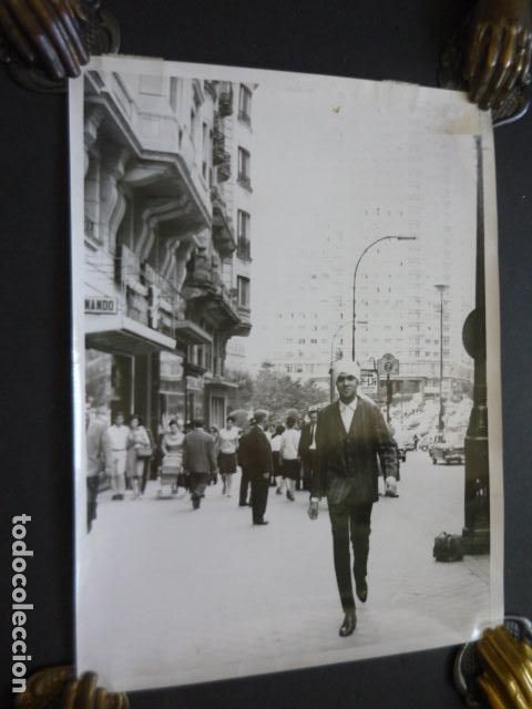 Fotos de Cantantes: KULDIP CANTANTE INDIO EN MADRID ANTIGUA FOTOGRAFIA ORIGINAL 18 X 24 CM