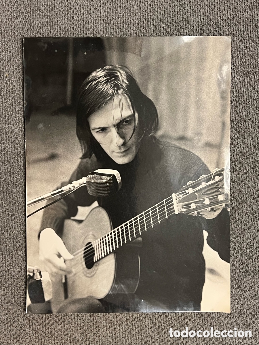 Fotos de Cantantes: Daniel Viglietti.. Guitarrista. Cantante y compositor uruguayo. Fotograf&iacute;a (h.1970?)