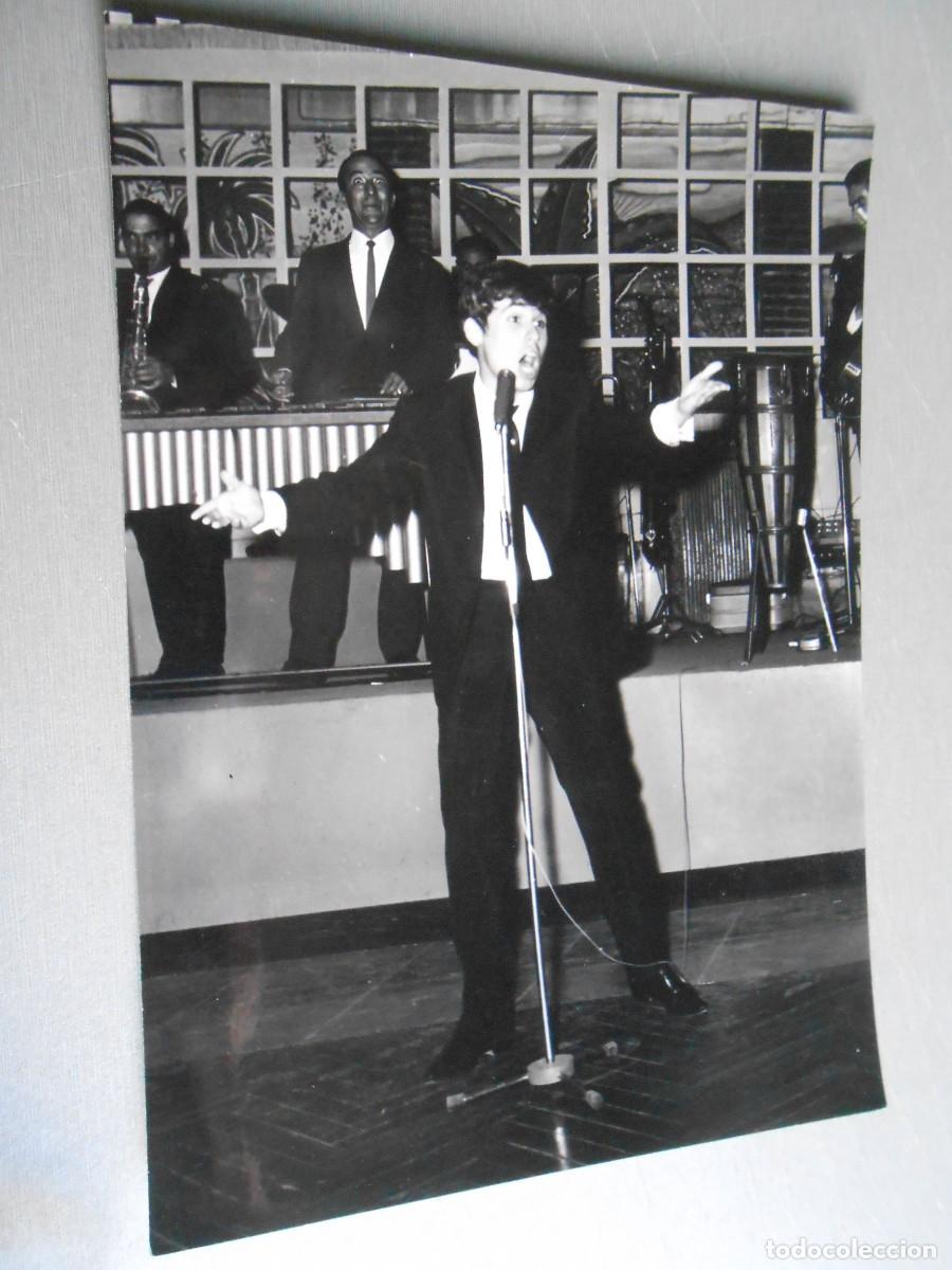 Fotos de Cantantes: FOTO de - RAPHAEL - de 12,5 x 17,5 cms.