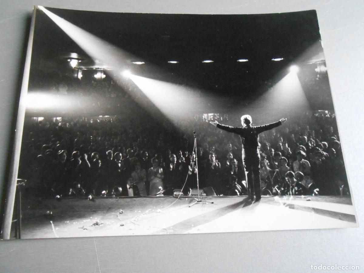 Fotos de Cantantes: FOTO de - RAPHAEL - de 24 x 18 cms.