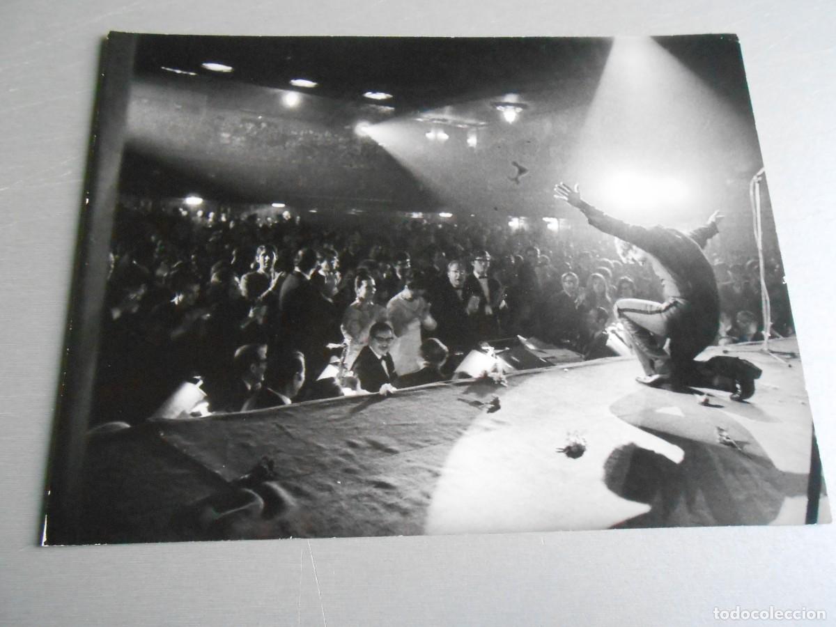 Fotos de Cantantes: FOTO de - RAPHAEL - de 24 x 18 cms.