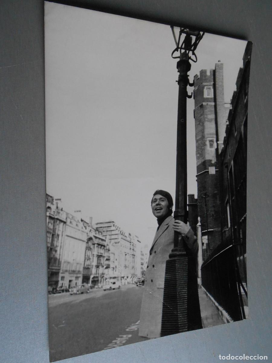 Fotos de Cantantes: FOTO de - RAPHAEL - de 18 x 24 cms.