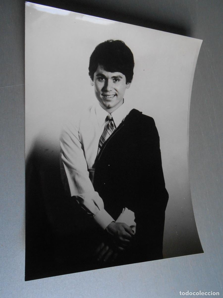 Fotos de Cantantes: FOTO de - RAPHAEL - de 18 x 24 cms.