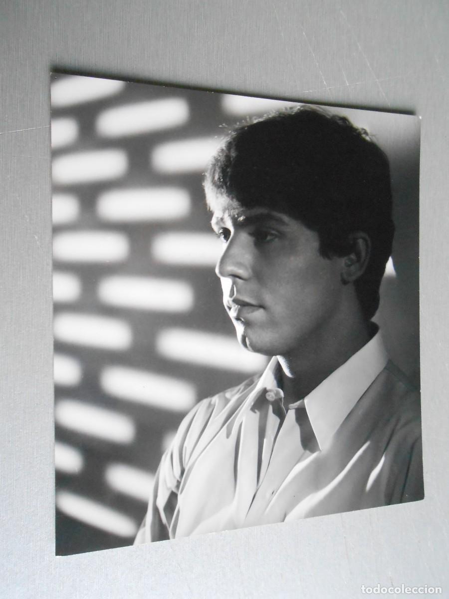 Fotos de Cantantes: FOTO de - RAPHAEL - de 13 x 14 cms.