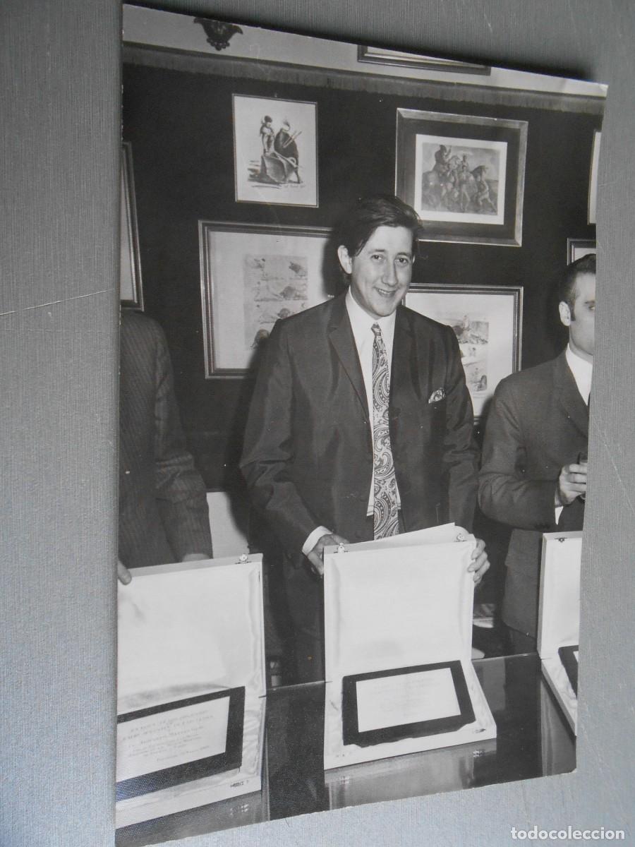 Fotos de Cantantes: FOTO de - LUIS AGUIL&Eacute; - de 12 x 18 cms.