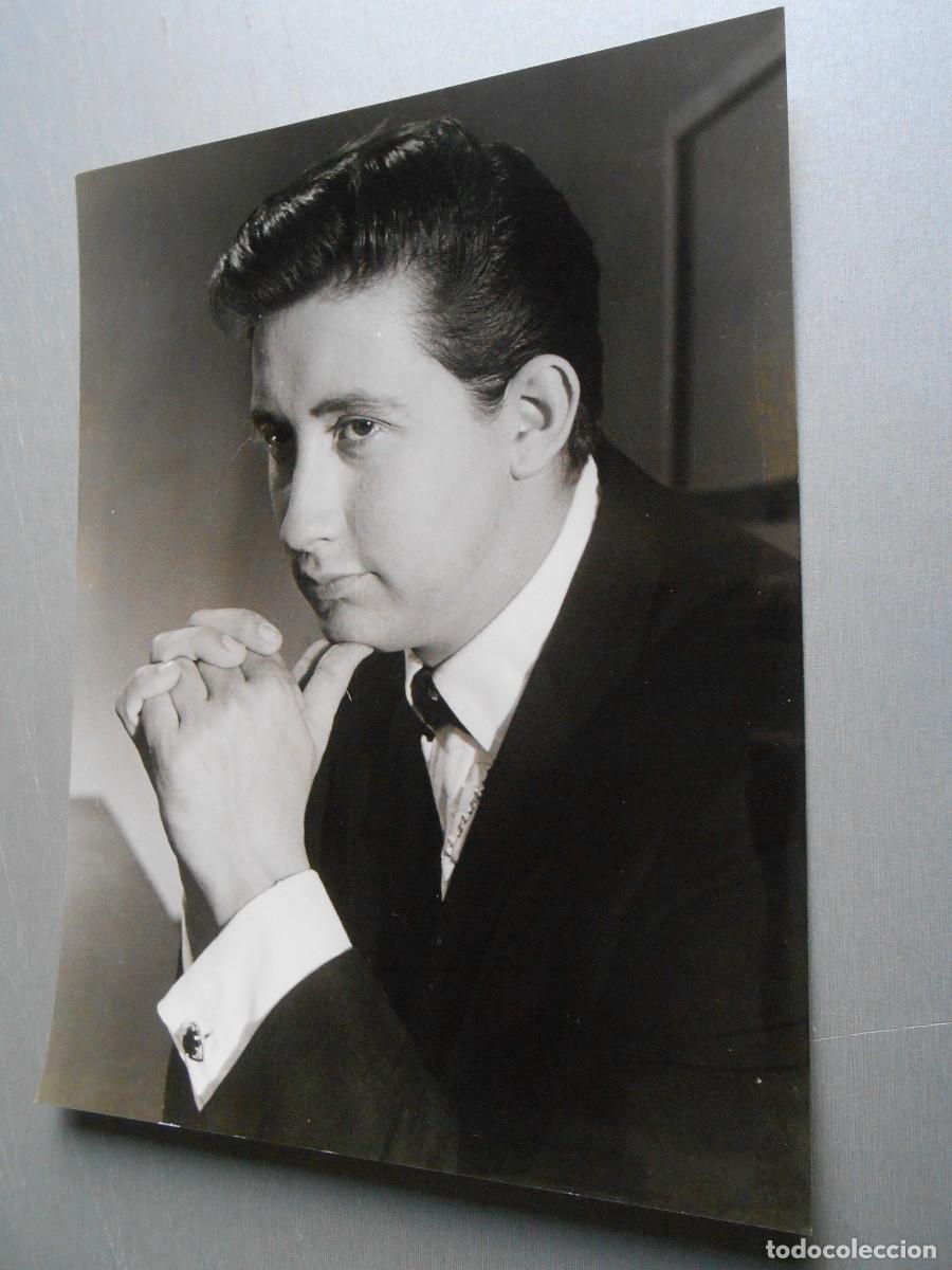 Fotos de Cantantes: FOTO de - LUIS AGUIL&Eacute; - de 18 x 24 cms.