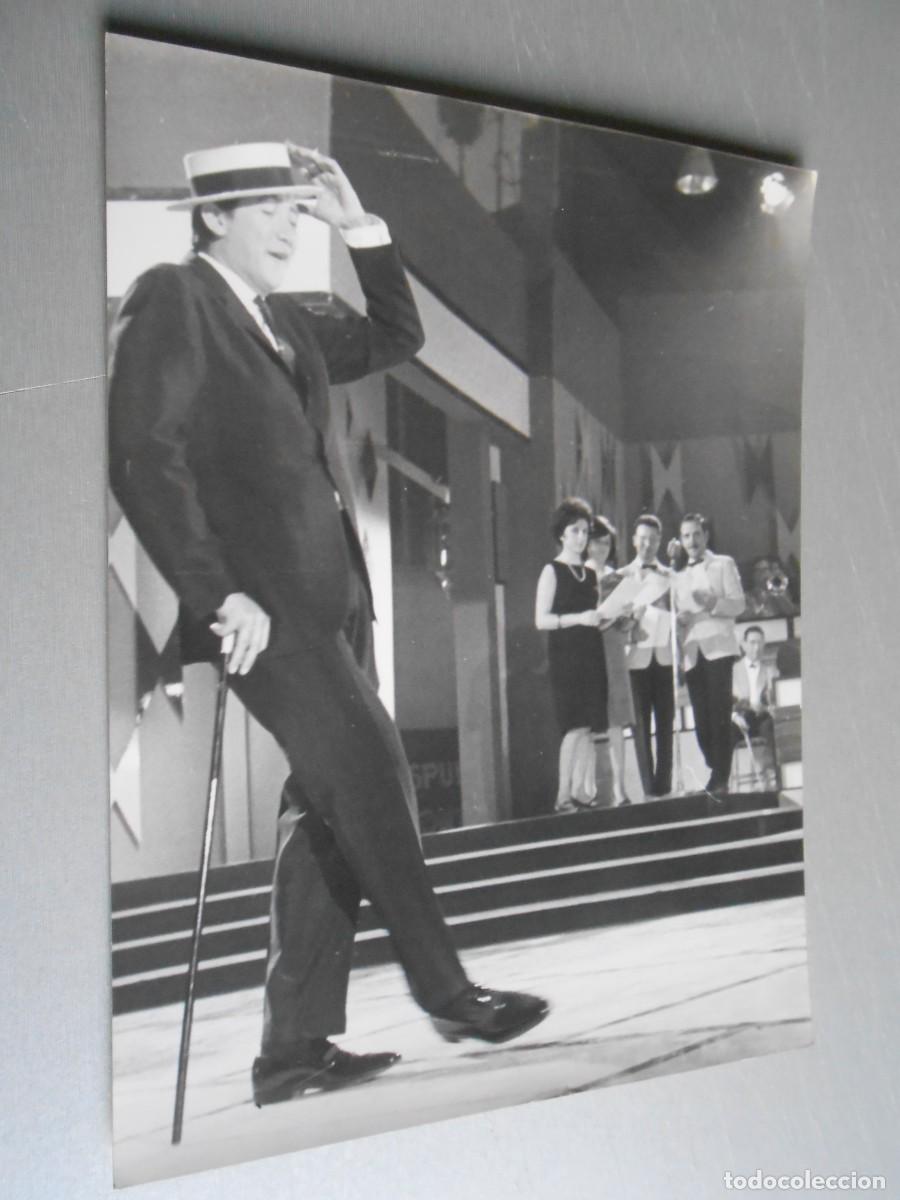 Fotos de Cantantes: FOTO de - LUIS AGUIL&Eacute; - de 18 x 24 cms.