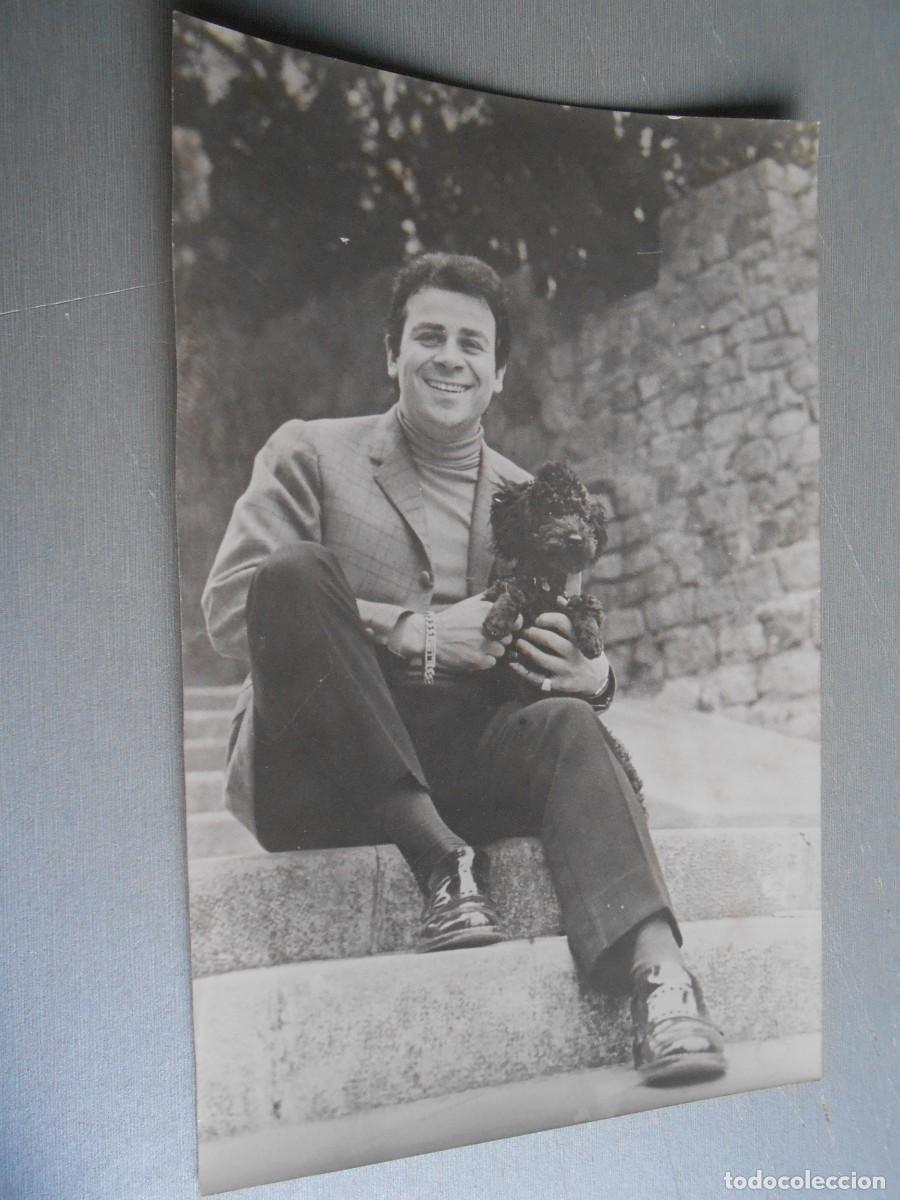 Fotos de Cantantes: FOTO de - LUIS LUCENA - de 11,5 x 18 cms.