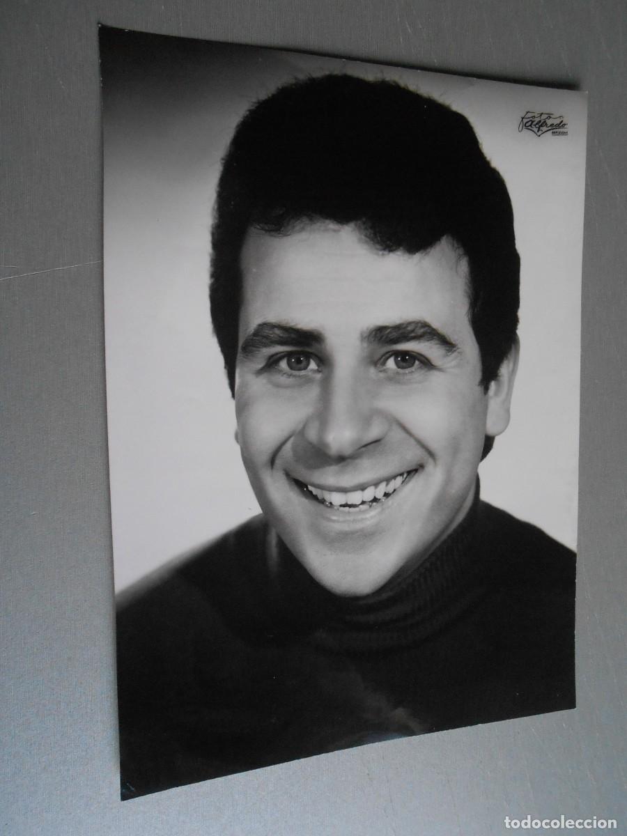 Fotos de Cantantes: FOTO de - LUIS LUCENA - de 17,5 x 24 cms.