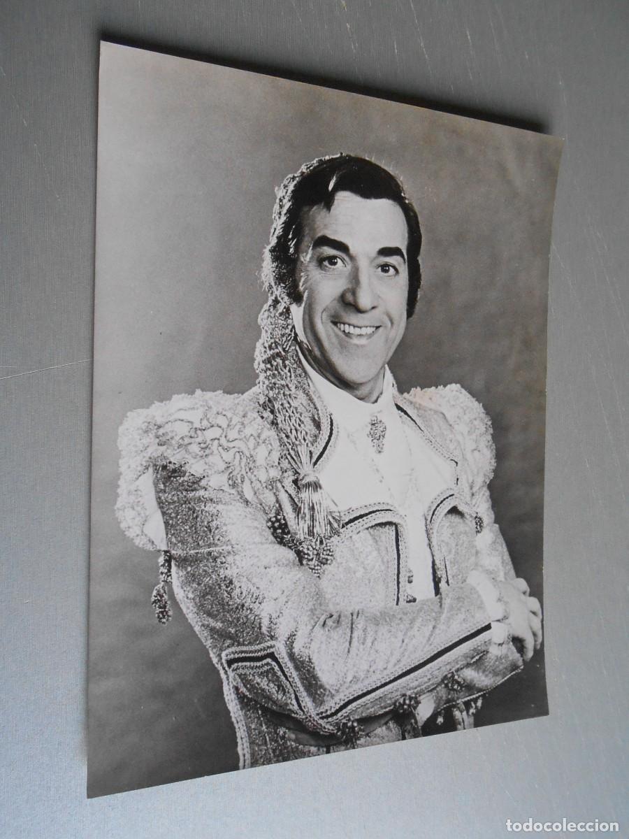 Fotos de Cantantes: FOTO de - LUIS MARIANO - de 18 x 24 cms.
