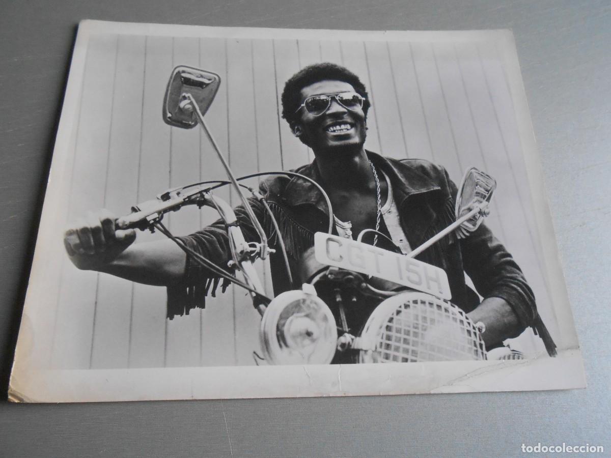 Fotos de Cantantes: FOTO de - JIMMY CLIFF - de 25 x 20,5 cms.