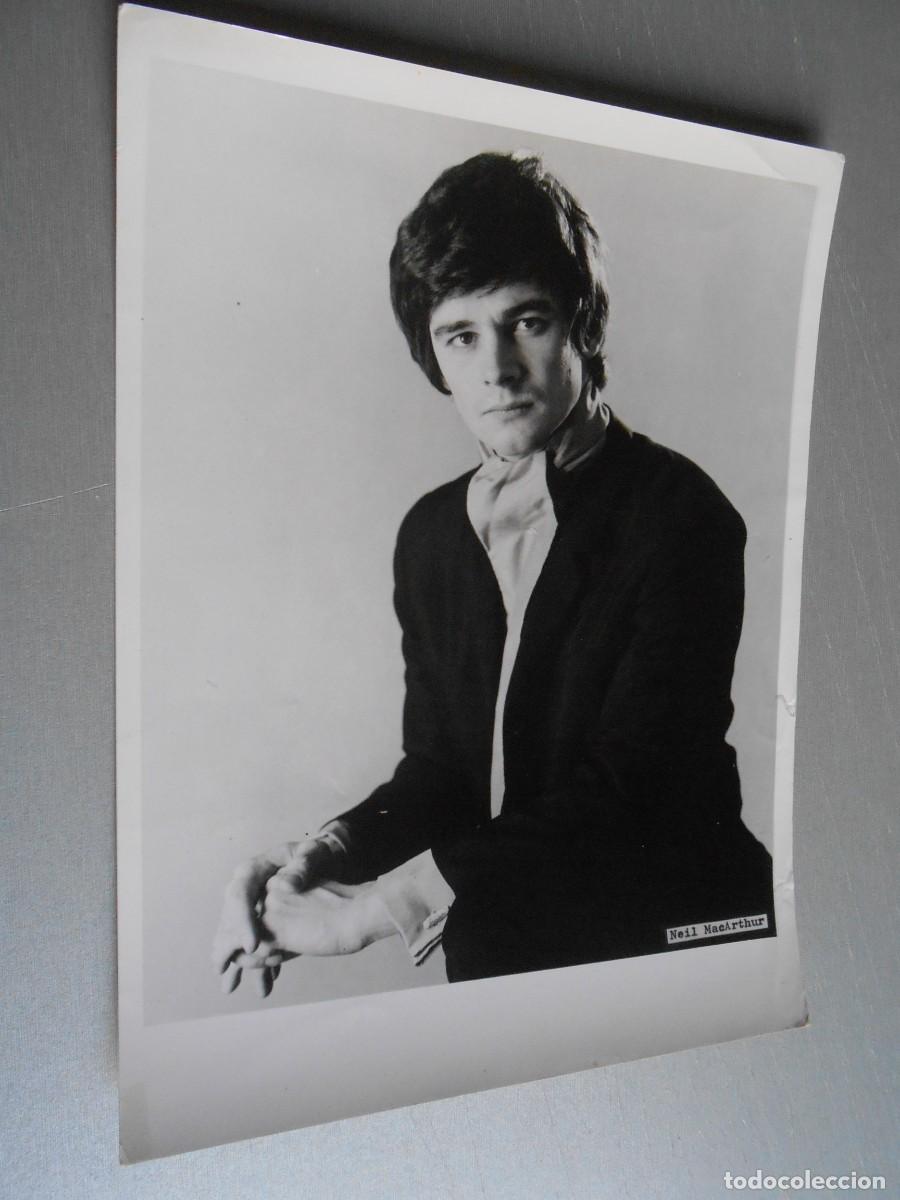 Fotos de Cantantes: FOTO de - NEIL MACARTHUR - de 18 x 24 cms.
