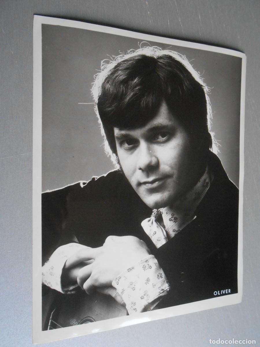 Fotos de Cantantes: FOTO de - OLIVER - de 20,5 x 25,5 cms.