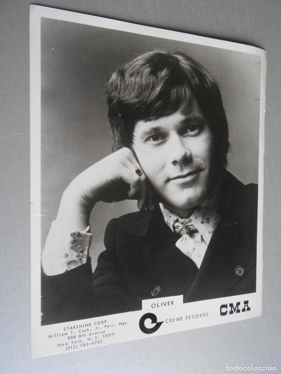 Fotos de Cantantes: FOTO de - OLIVER - de 20,5 x 25,5 cms.