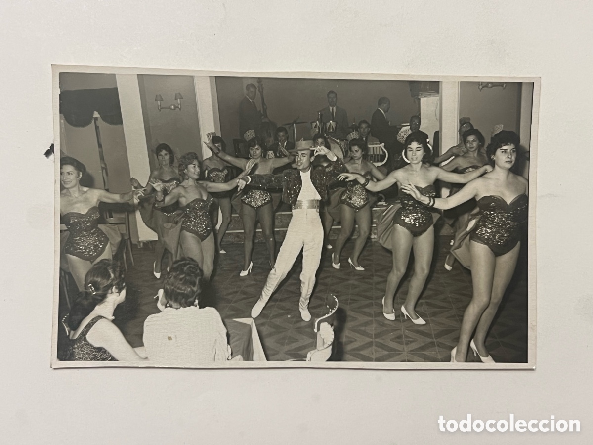 Fotos de Cantantes: ALEJANDRO VARGAS y su Ballet.. la nueva voz de la Canci&oacute;n Espa&ntilde;ola&hellip; (h.1960?) Med&iacute;das: 13 x 8 cm.