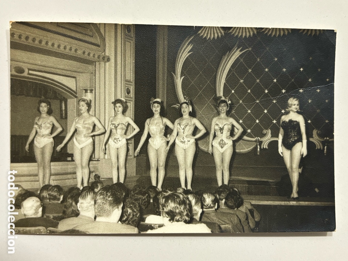 Fotos de Cantantes: Foto original vedettes en escenario de teatro Foto Alcayna Barcelona L