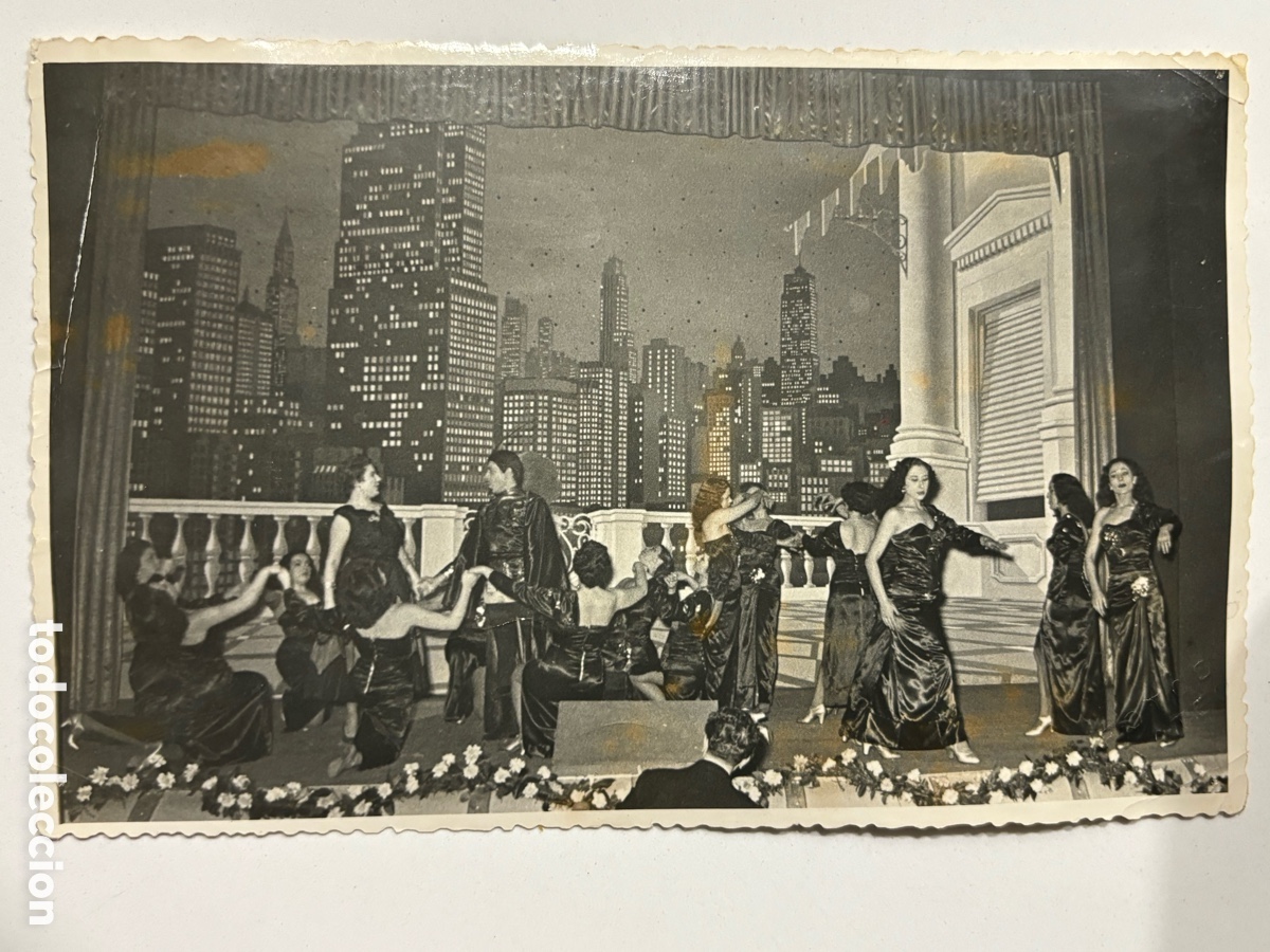 Fotos de Cantantes: Foto original vedettes en escenario de teatro compa&ntilde;&iacute;a de Revista Amparito carvajal L