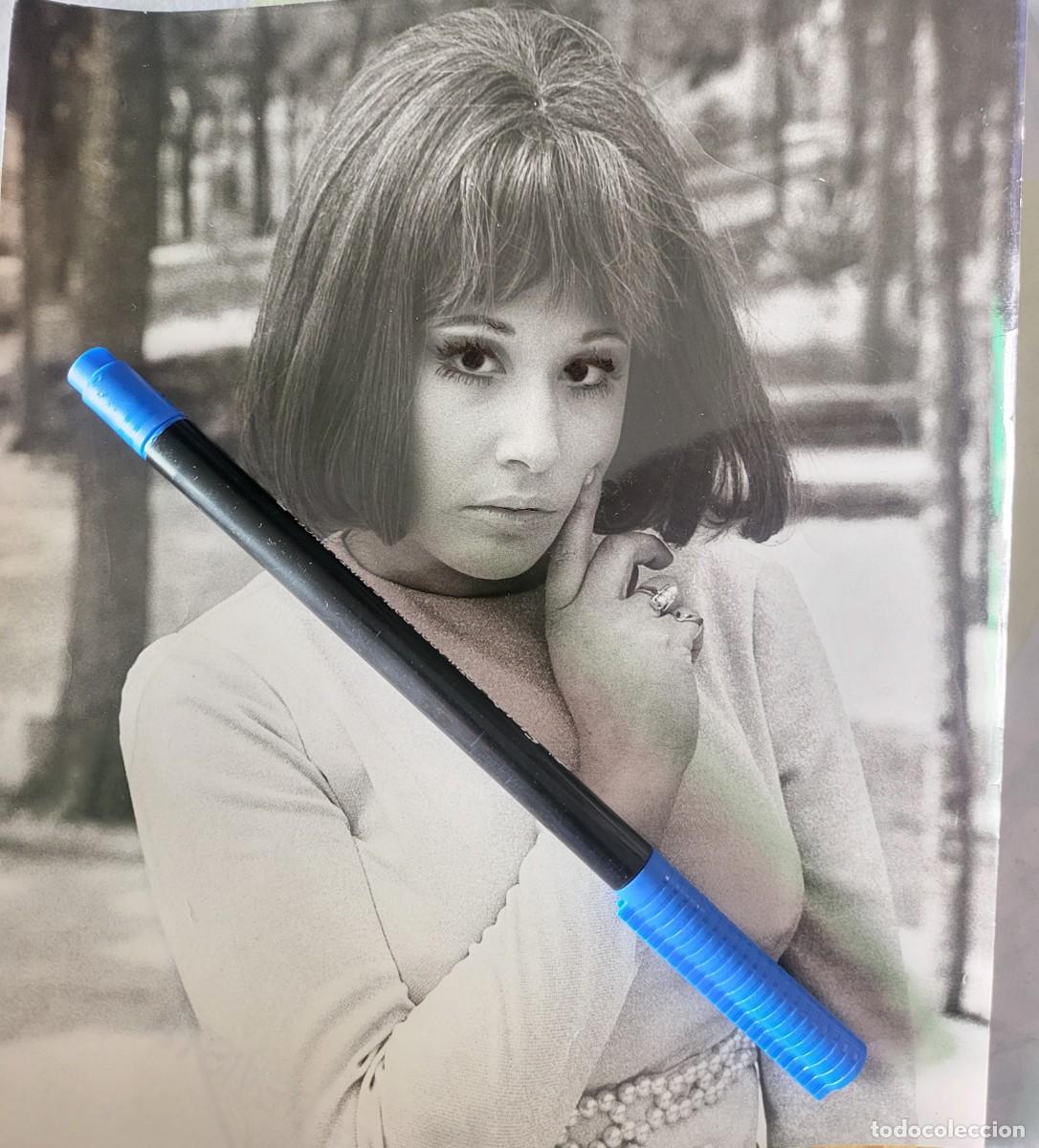 Fotos von Musikern: Cristina fotograf&iacute;a de archivo de revista 18 X 21 ctms....