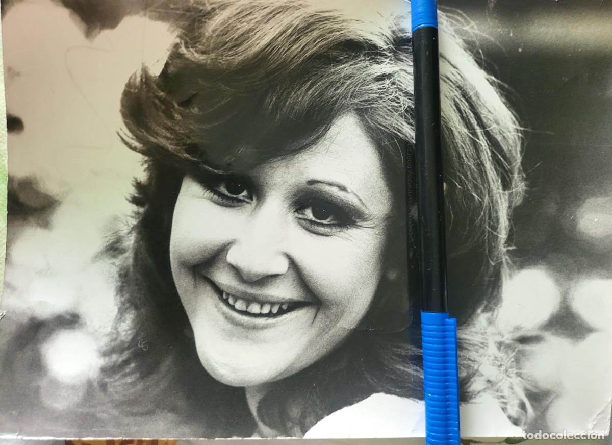 Fotos von Musikern: Cristina fotograf&iacute;a de archivo de revista 18 X 24 ctms....