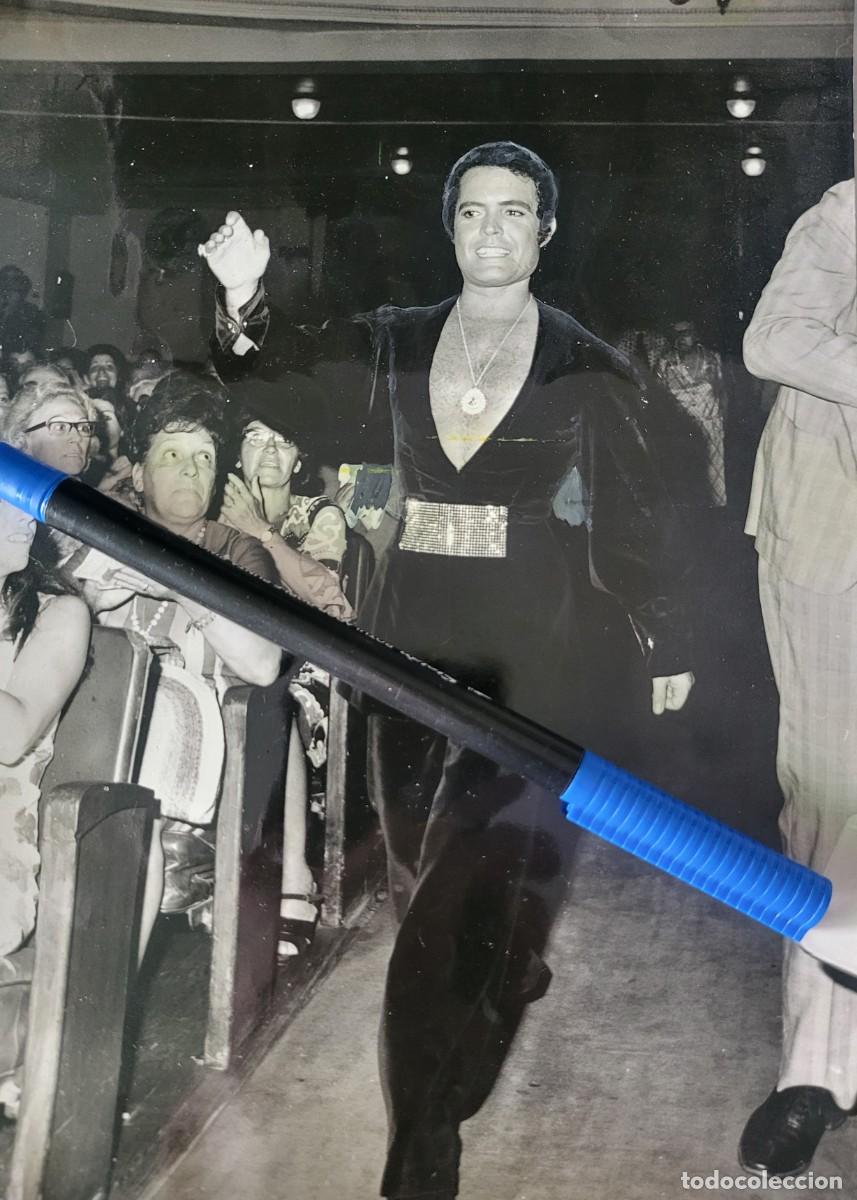 Photos de Chanteurs et Chanteuses: Pedrito Rico fotograf&iacute;a de archivo de revista 18 X 24 ctms....
