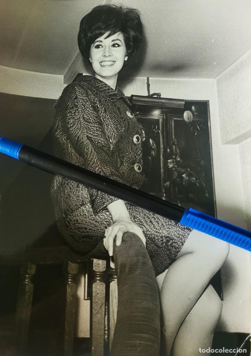 Photos de Chanteurs et Chanteuses: Conchita Velasco fotograf&iacute;a 18 X 24 ctms....