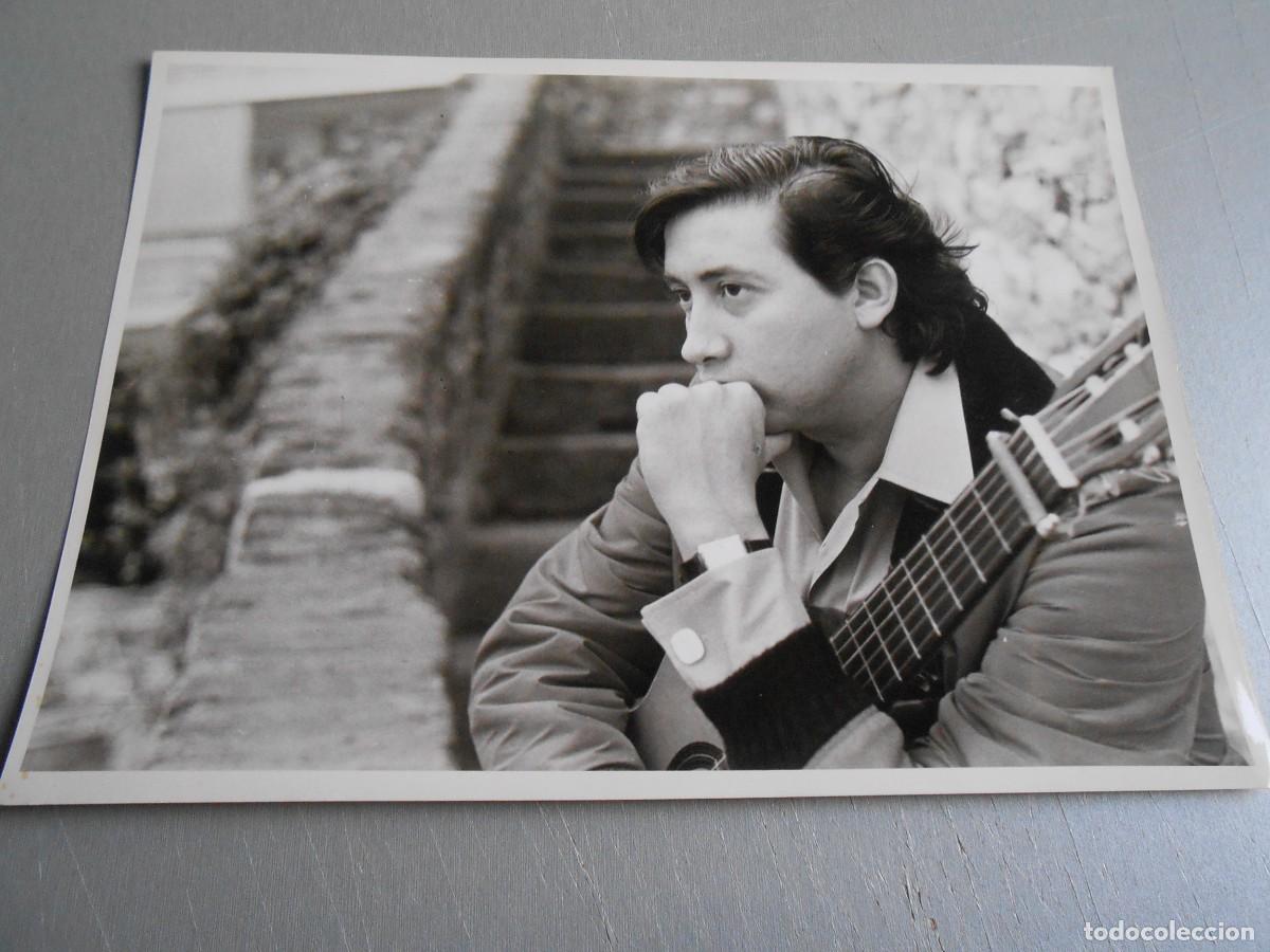 Fotos de Cantantes: FOTO de - LUIS AGUIL&Eacute; - de 24 x 18 cms.