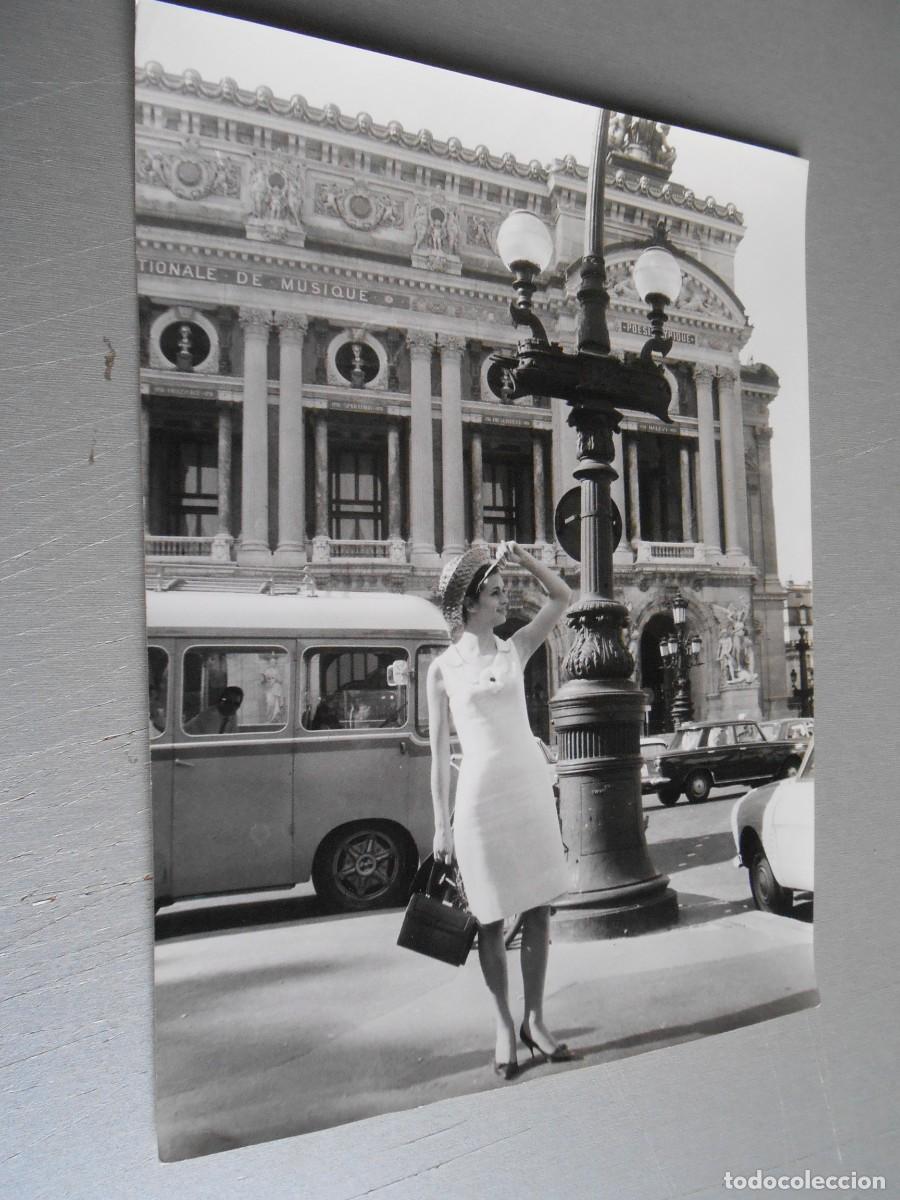 Fotos de Cantantes: FOTO de - MARIA DOLORES - de 18 x 24 cms.