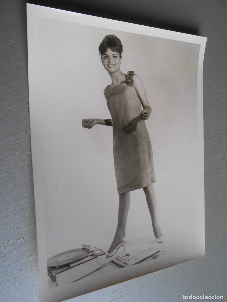 Photos of Singers: FOTO de - BETINA - de 18 x 24 cms.