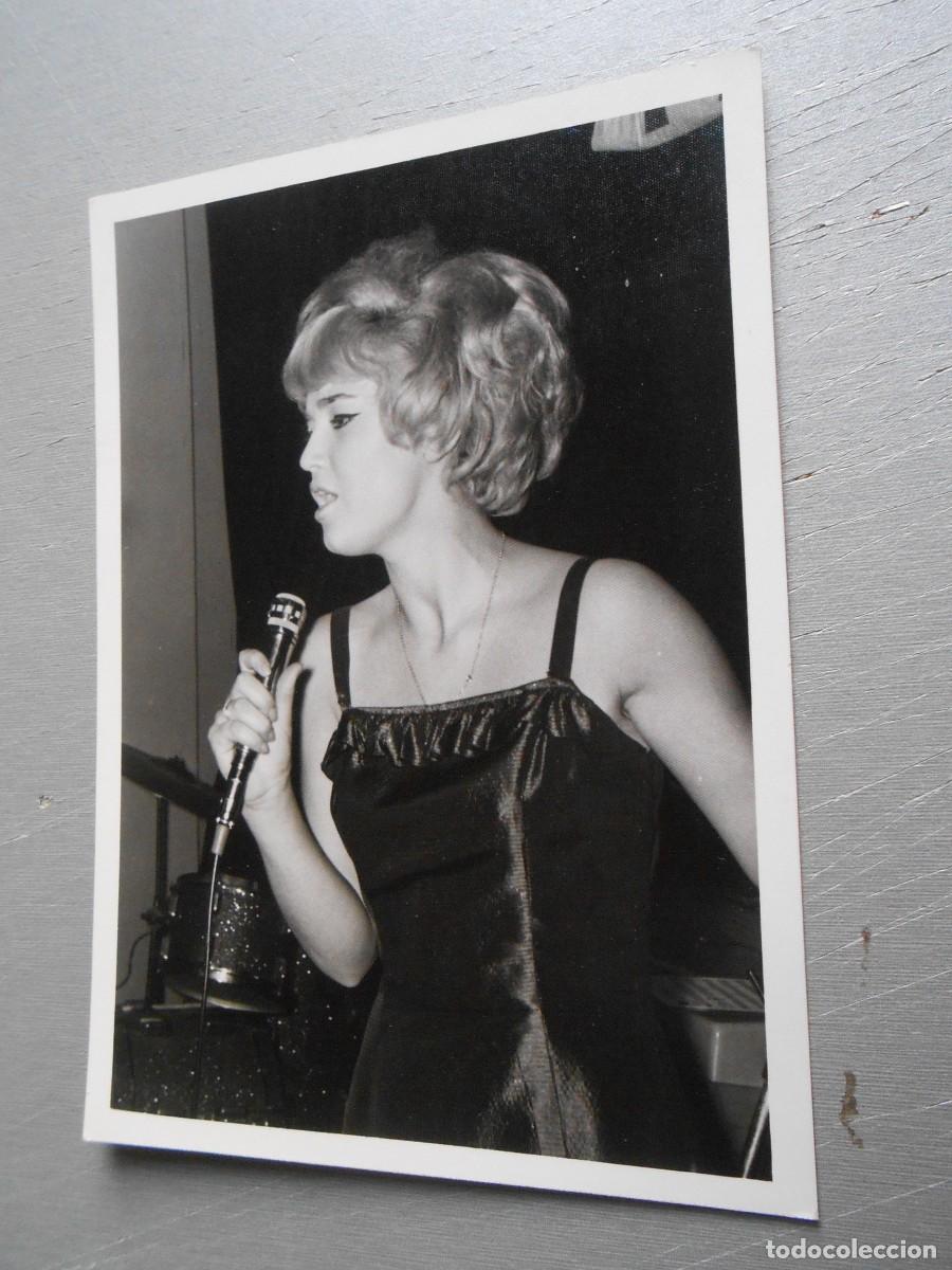 Fotos de Cantantes: FOTO de - BETINA - de 10,5 x 14,5 cms.
