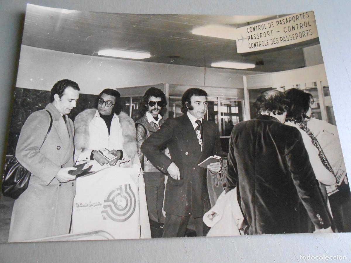 Fotos de Cantantes: FOTO de - PERET con Tato Escayola y dos de sus Palmeros - de 24 x 18 cms.