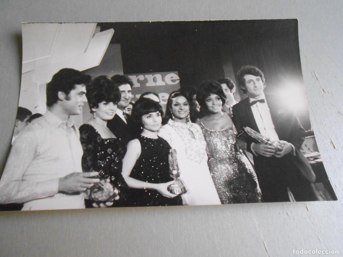 Fotos de cantantes: FOTO de - GUY MARDEL con SALOME, LOLA FLORES y varios - de 18 x 12 cms.