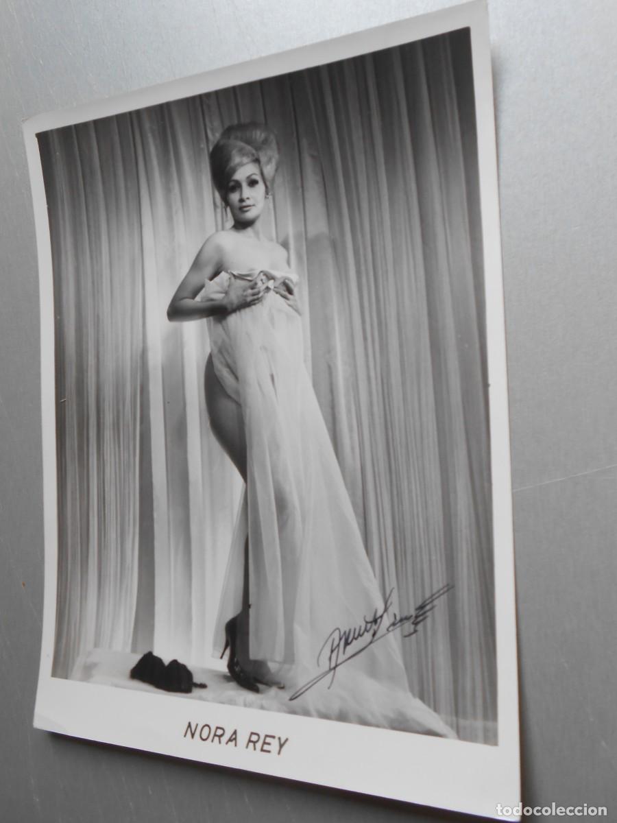 Photos de Chanteurs et Chanteuses: FOTO de - NORA REY - de 18 x 24 cms.