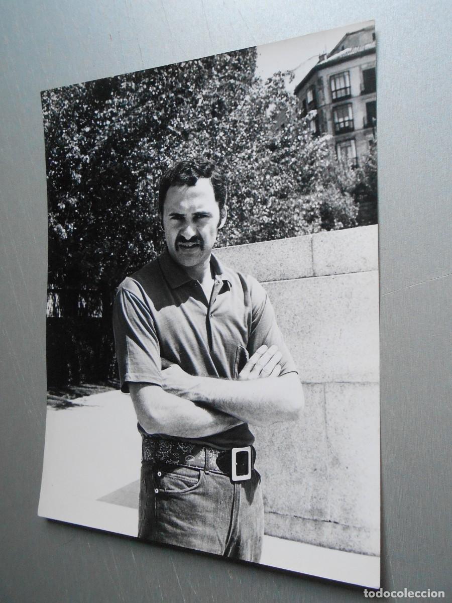Fotos de cantantes: FOTO de - LALO (Argentino) - de 18 x 24 cms.