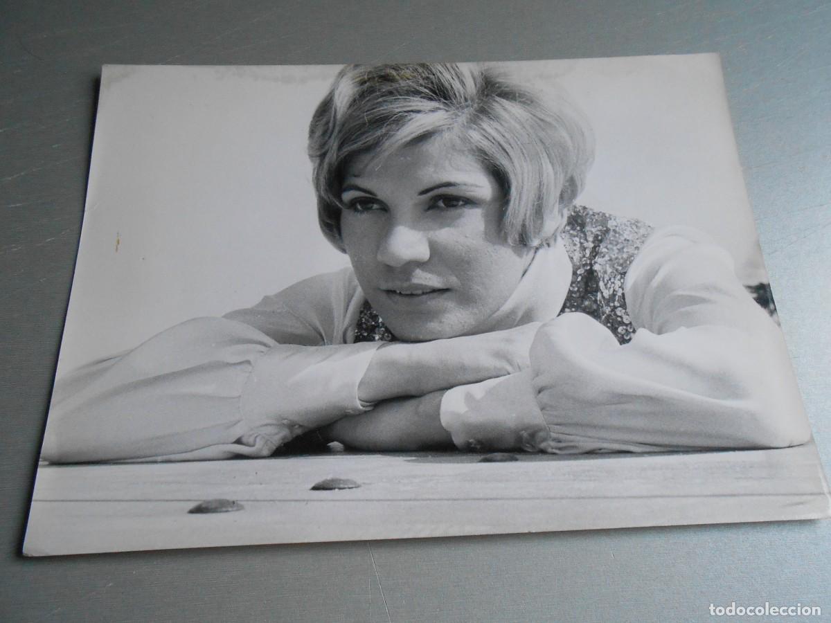 Fotos de cantantes: FOTO de - MONNA BELL (Chilena) - de 24 x 18 cms.