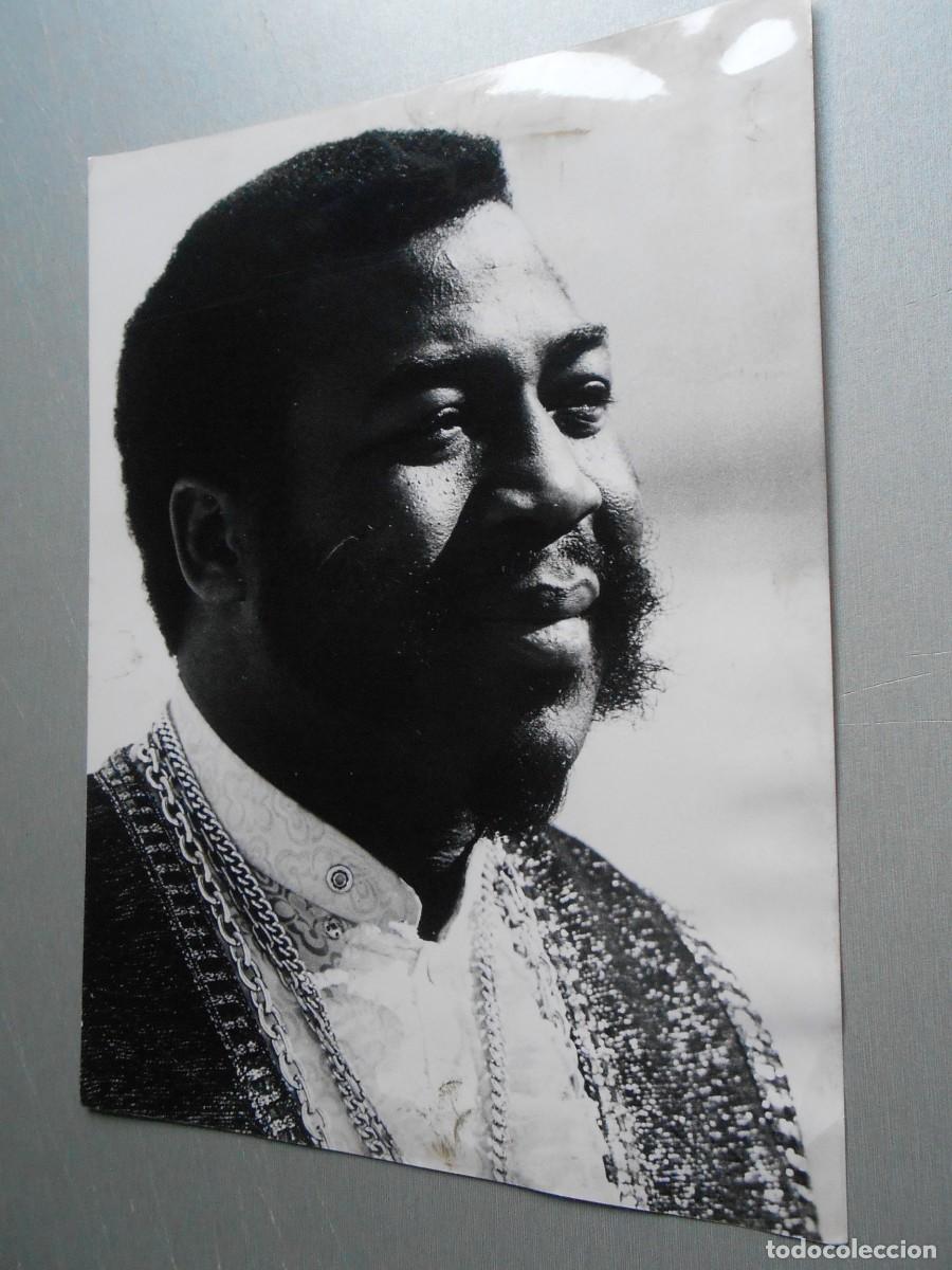 Fotos de cantantes: FOTO de - LUC BARRETO (Venezolano) - de 18 x 24 cms.