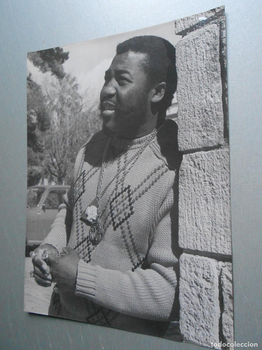 Fotos de cantantes: FOTO de - LUC BARRETO (Venezolano) - de 18 x 24 cms.