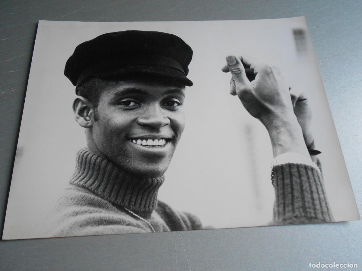 Fotos de cantantes: FOTO de - BASILIO (Panam&aacute;) - de 24 x 18 cms.
