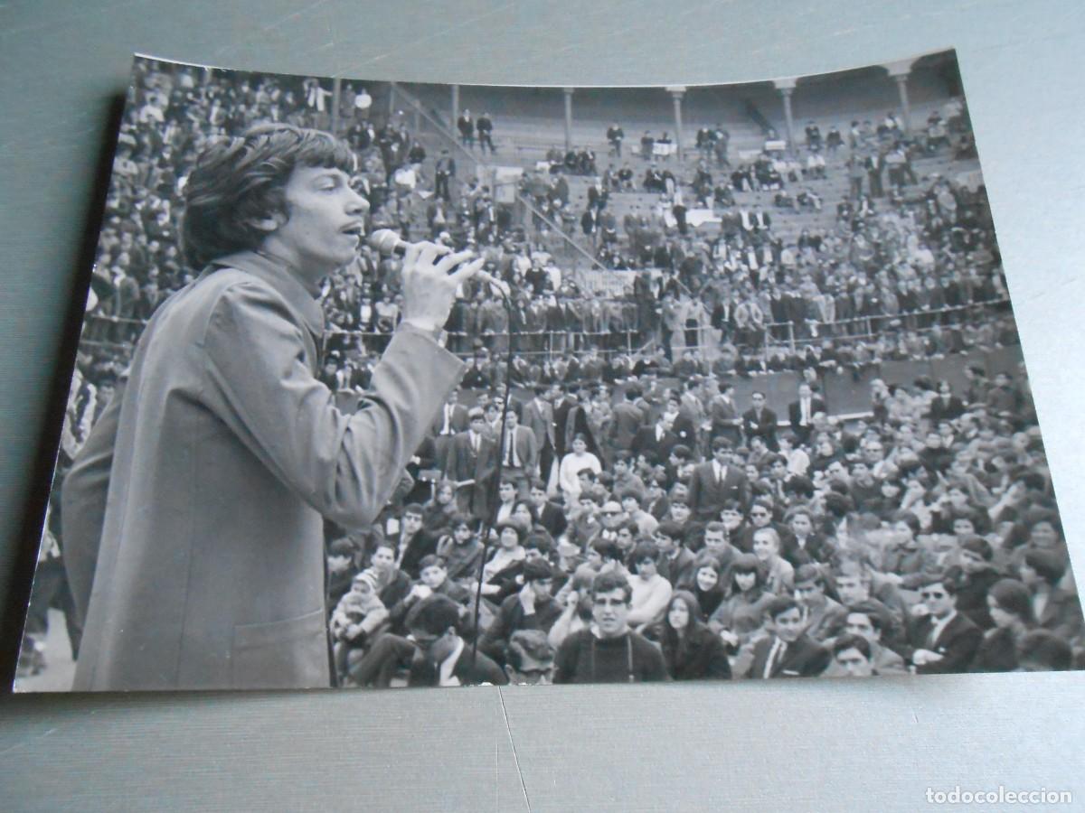 Fotos de cantantes: FOTO de - ANTOINE (Francia) - de 17,5 x 13 cms.