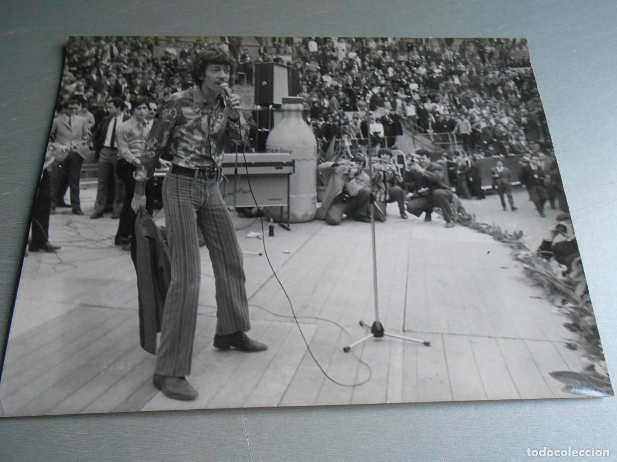 Photos of Singers: FOTO de - ANTOINE (Francia) - de 24 x 18 cms.