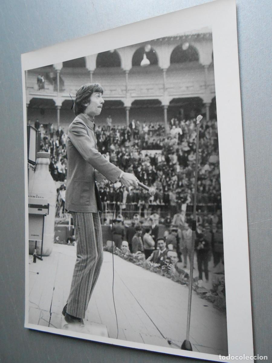 Photos of Singers: FOTO de - ANTOINE (Francia) - de 18 x 24 cms.