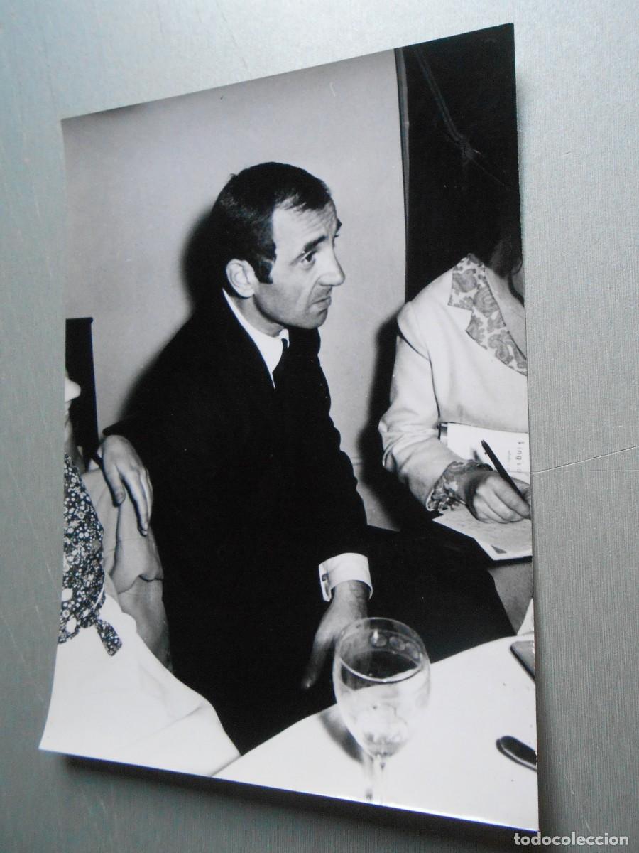 Fotos de cantantes: FOTO de - Charles AZNAVOUR - de 12,5 x 17,5 cms.