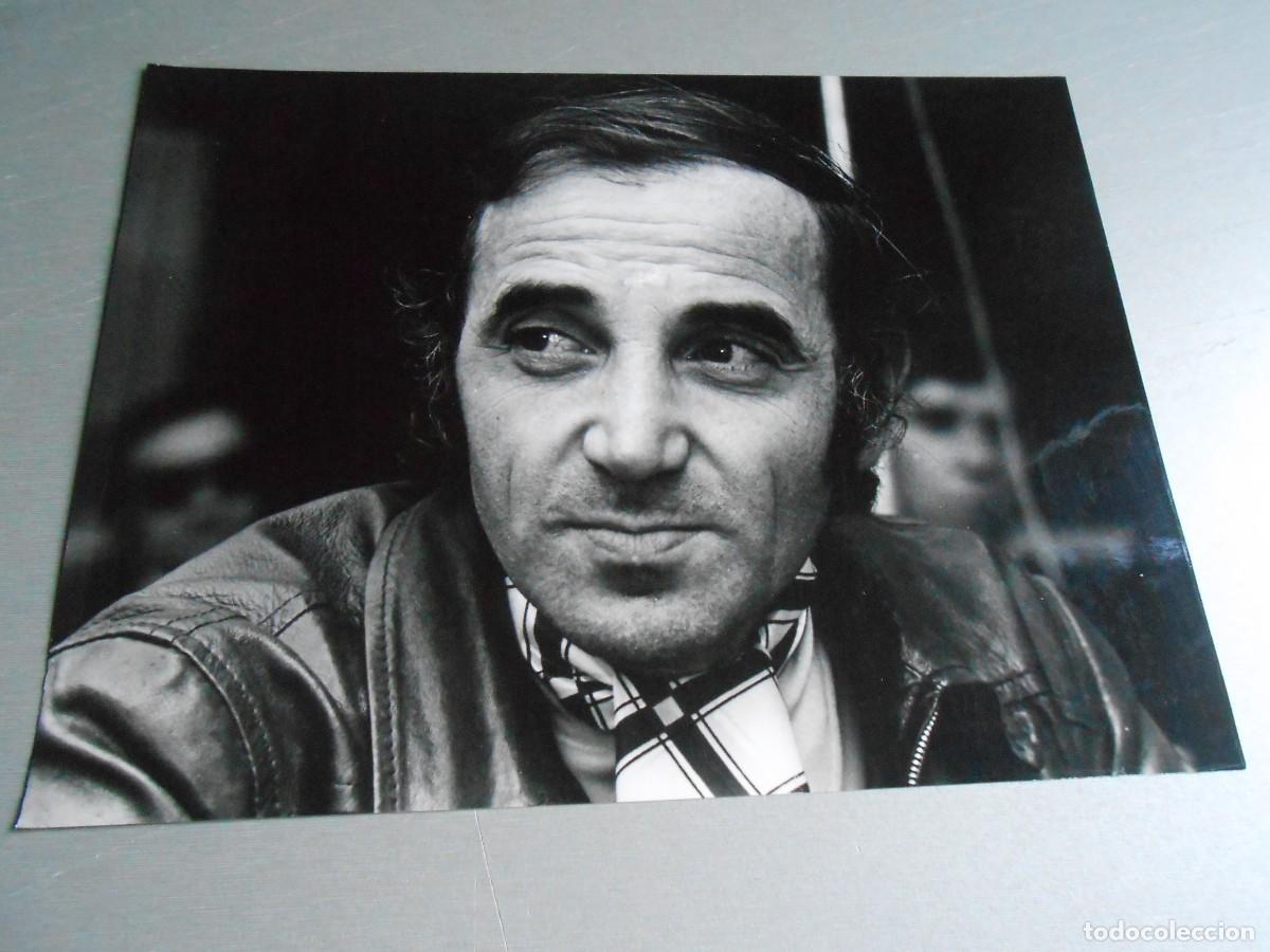 Fotos de Cantores: FOTO de - Charles AZNAVOUR - de 24 x 18 cms.