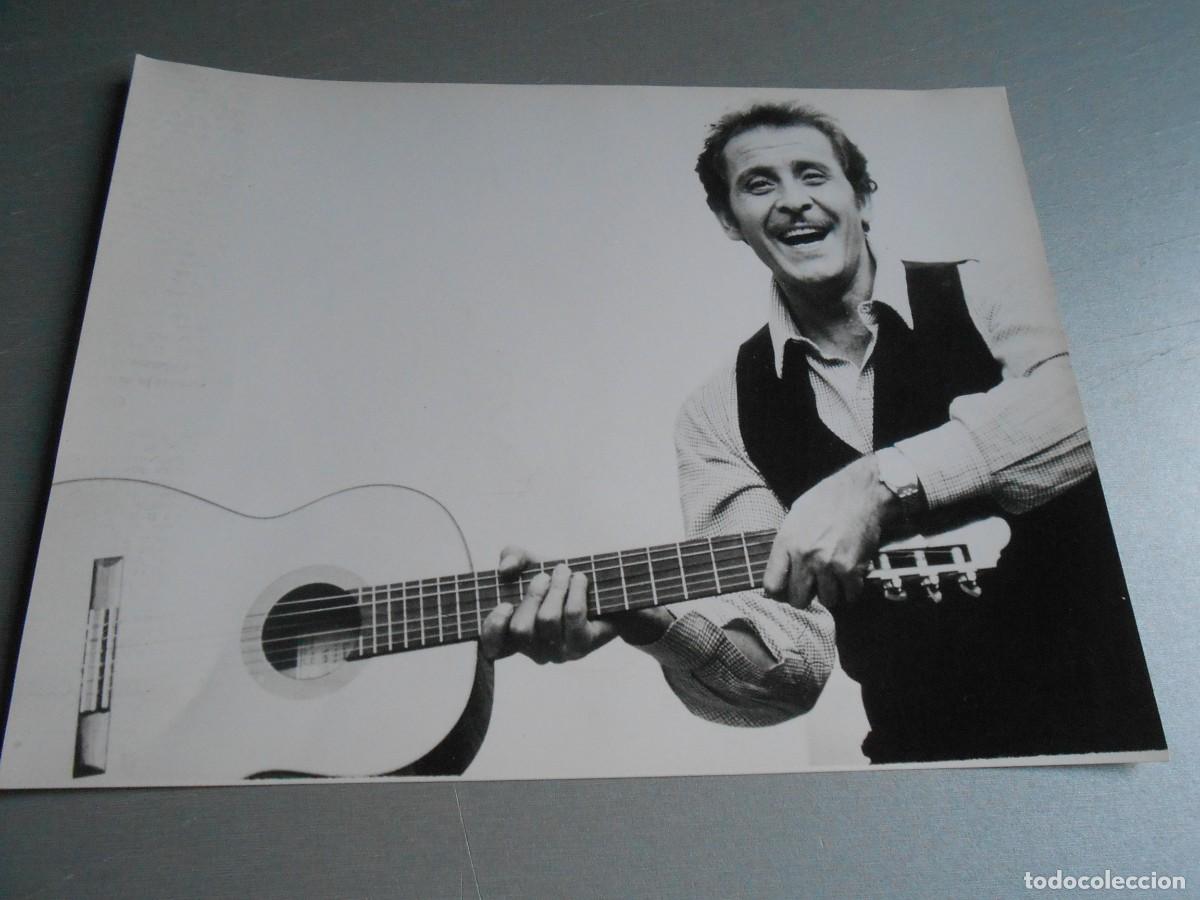 Photos of Singers: FOTO de - DOMENICO MODUGNO - de 24 x 18 cms.