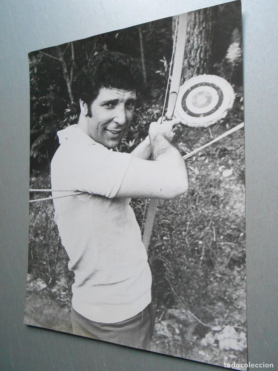 Photos de Chanteurs et Chanteuses: FOTO de - TOM JONES - de 18 x 24 cms.