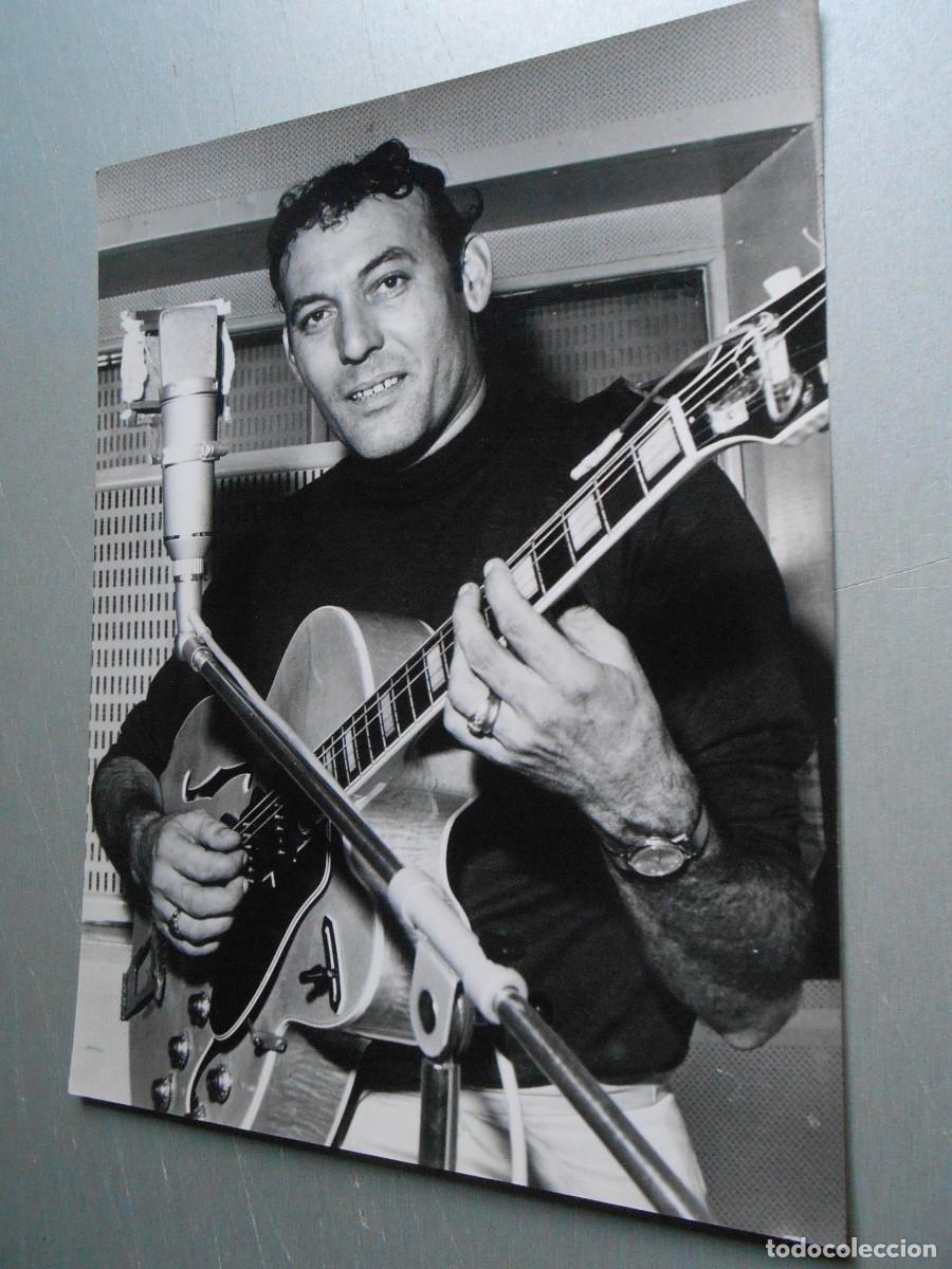 Photos de Chanteurs et Chanteuses: FOTO de - CARL PERKINS - de 18 x 24 cms.