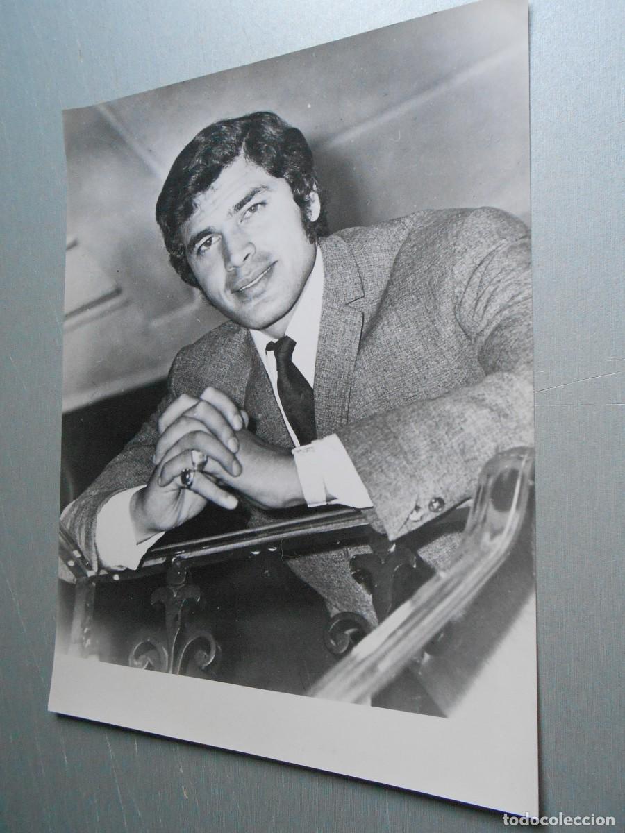Fotos de cantantes: FOTO de - ENGELBERT HUMPERDINCK - de 18 x 24 cms.