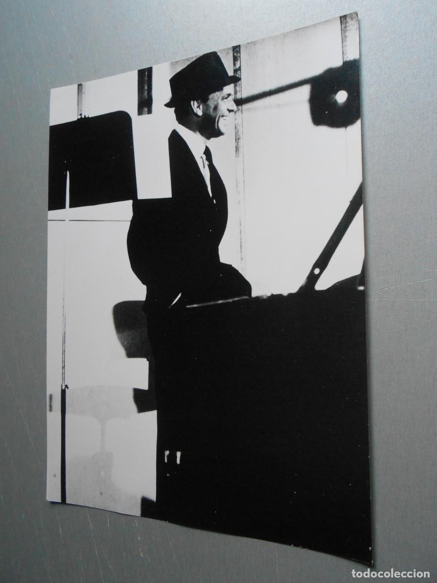 Fotos de cantantes: FOTO de - FRANK SINATRA - de 18 x 24 cms.
