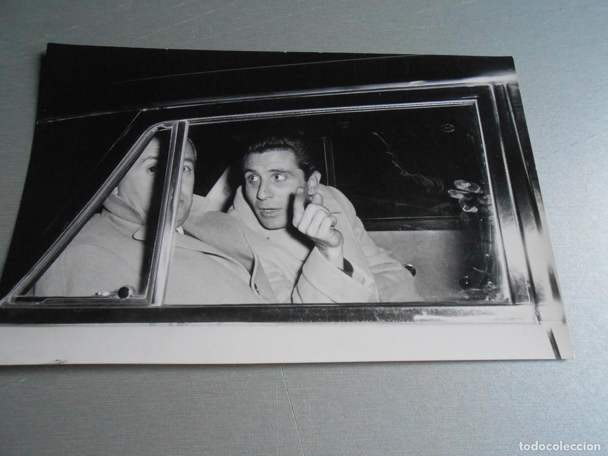 Fotos de cantantes: FOTO de - GILBERT BECAUD - de 18 x 11,5 cms.